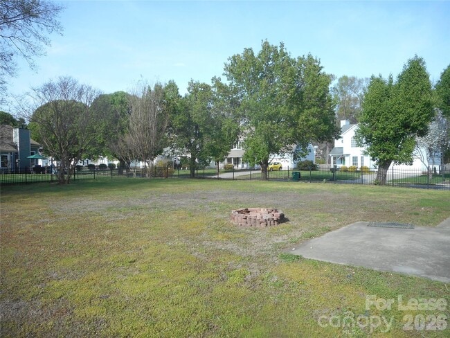 Building Photo - 8431 Leeper Dr