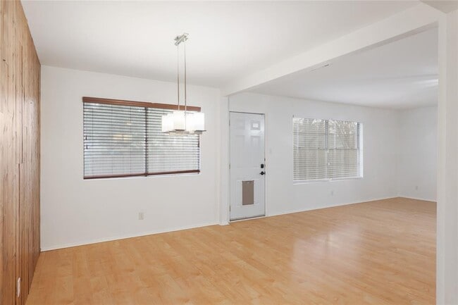 Building Photo - 6903 Skynook Dr