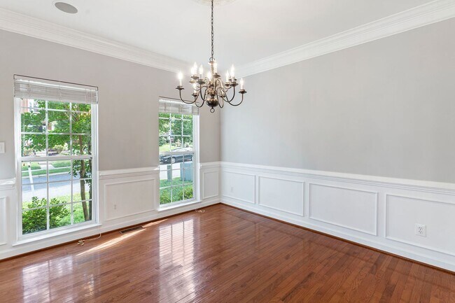 Building Photo - Spacious Home in Port Potomac