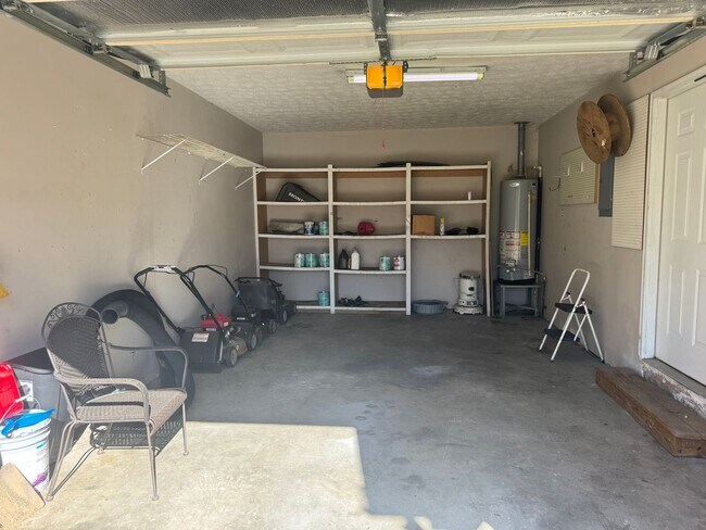 Building Photo - Blackberry Ln Duplex