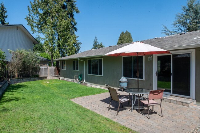 Building Photo - Peaceful neighborhood setting within walki...