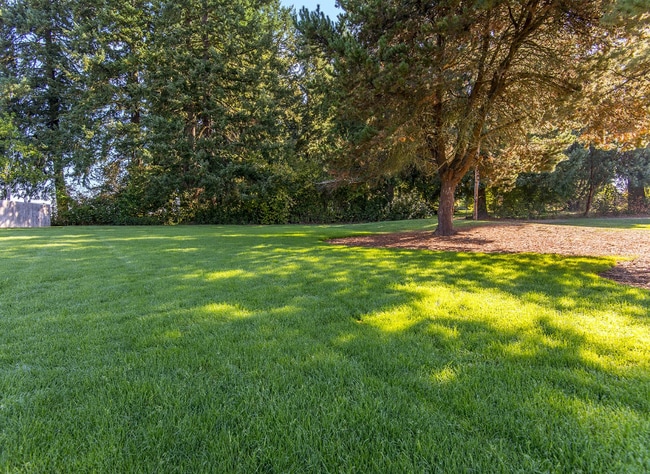 Building Photo - Townhouse style condo in Beaverton!