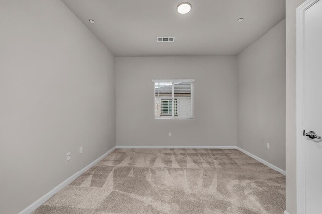 Building Photo - Wood Ranch Duplex 519