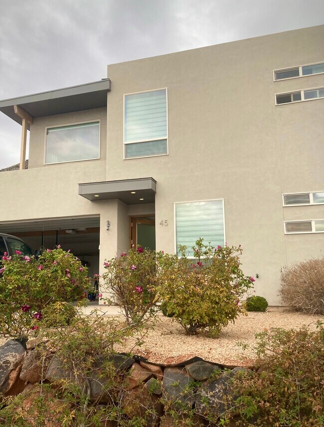 Building Photo - 438 N Stone Mountain Dr