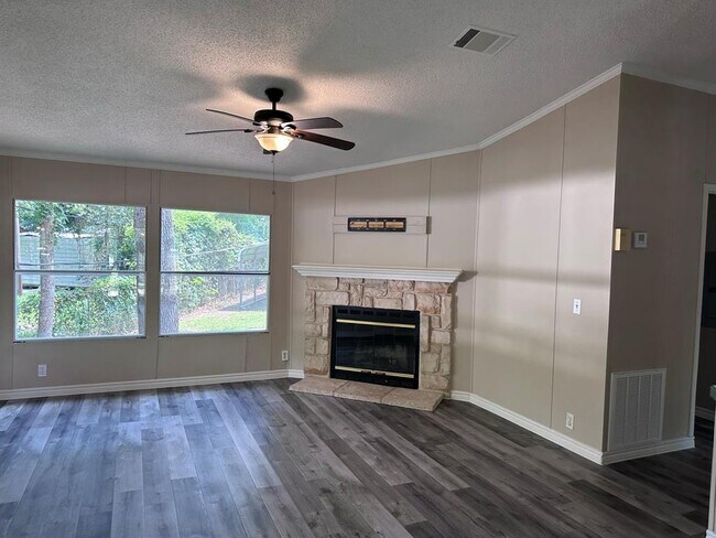 Building Photo - 16407 N Ravenswood Dr