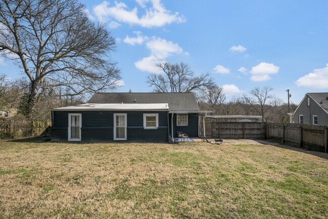 Building Photo - Charming cottage in Inglewood section of E...