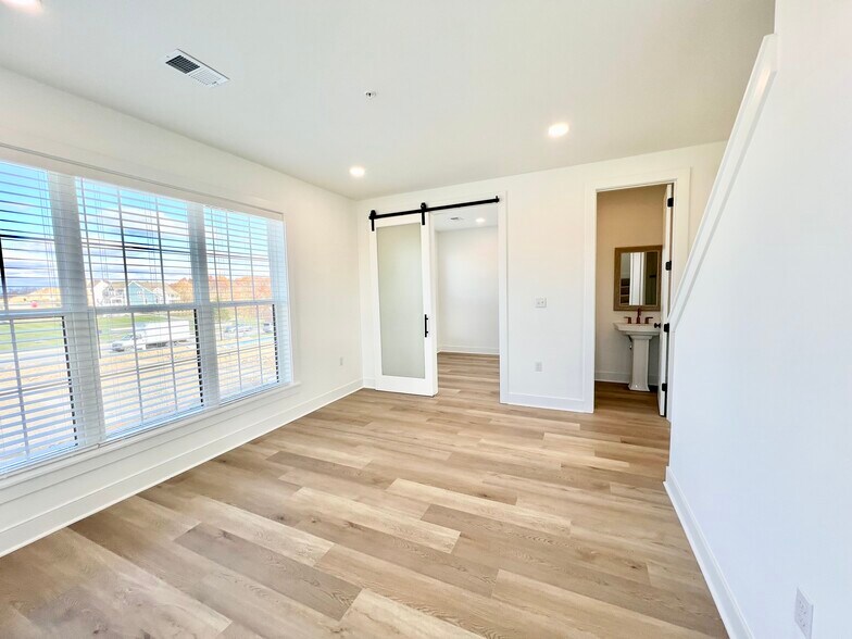 Building Photo - 401 Cranford Way