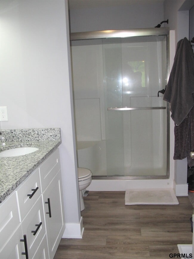 Building Photo - 3031 Lakeside Dr