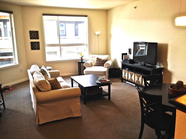 Building Photo - FALL PRE-LEASE! 2 Bedroom 2.5 Bathroom Loft In Landmark Lofts!  Walk To Campus.