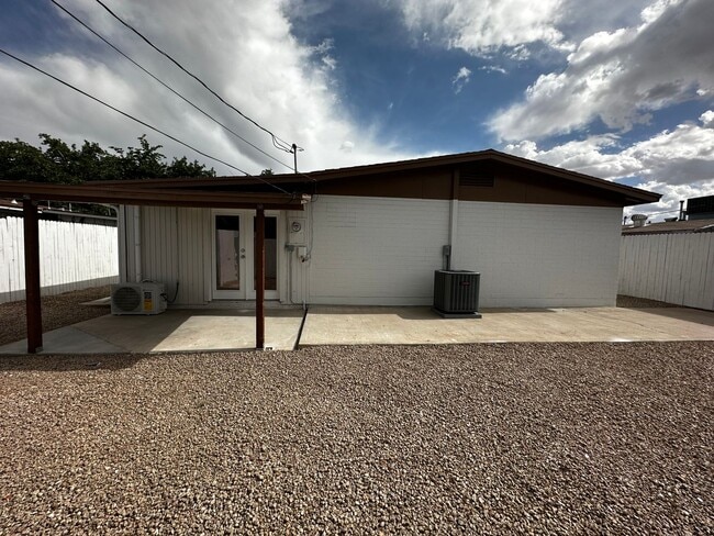 Building Photo - Newly Remodeled 3 bedroom, 2 bathroom home!