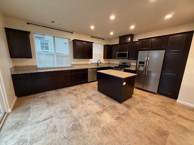 Building Photo - Elegant Low-Maintenance Living Near Golden Eagle & Kiley Lake!