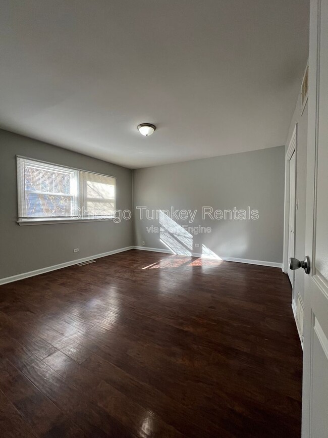 Building Photo - 17504 Oakwood Dr