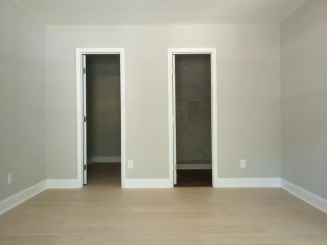 Building Photo - 326 Sherman Dr