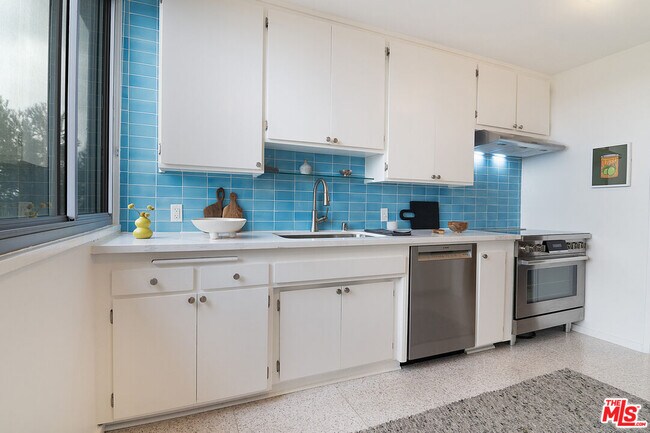 Building Photo - 8701 Delgany Ave