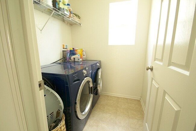 Building Photo - Stylish home in Central Park