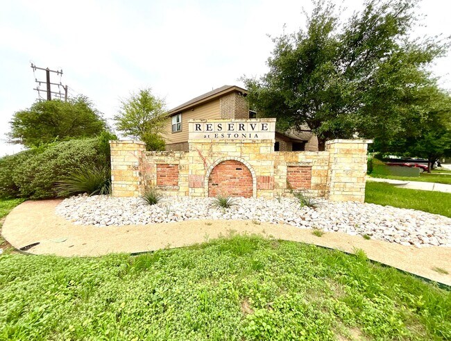 Building Photo - *COMING SOON* Modern Home with Fenced Backyard, Community Pool & Playground!