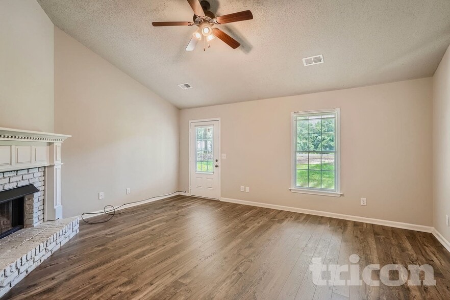 Building Photo - 330 Cowan Rd