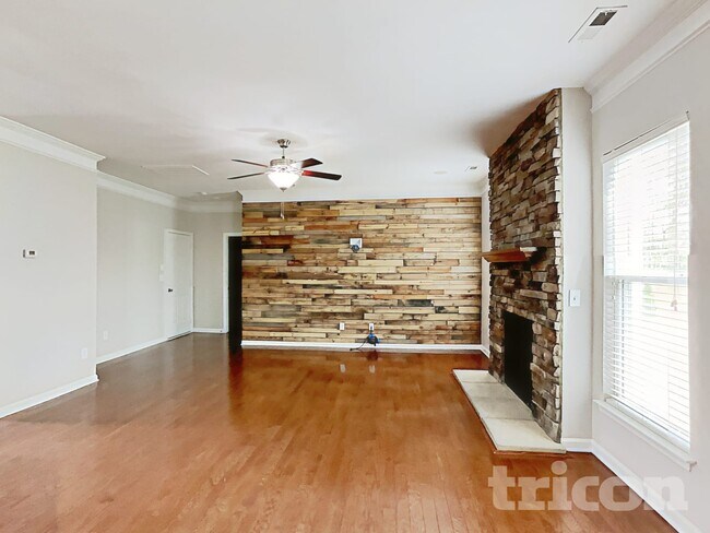 Building Photo - 1413 Eastway Dr