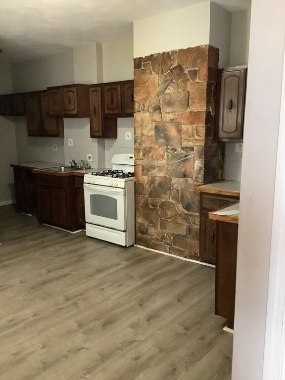 Building Photo - 2 Elmwood St