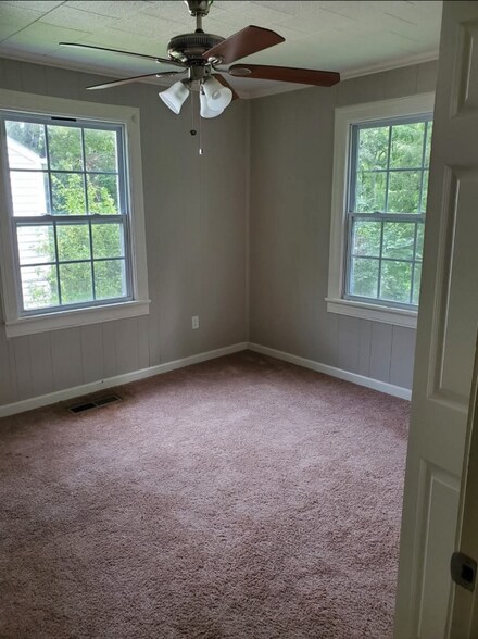 Building Photo - 755 Oakdell Ave