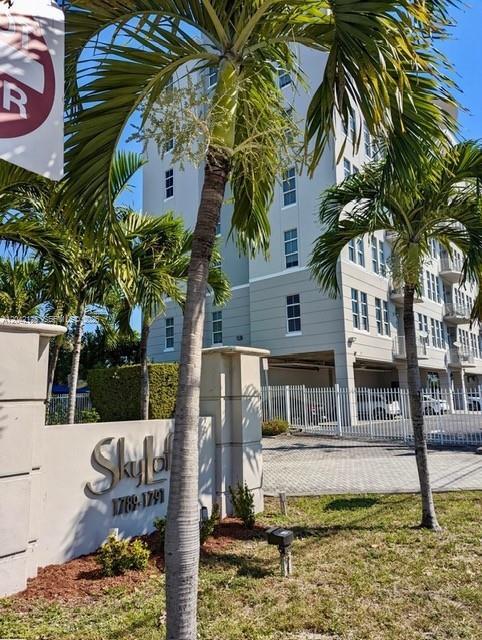 Building Photo - 1789 NE Miami Gardens Dr