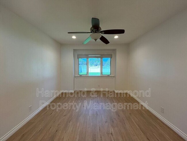 Building Photo - 5710 Jumilla Ave
