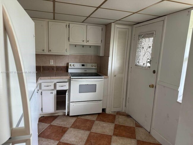 Building Photo - 1 bedroom in North miami FL 33179