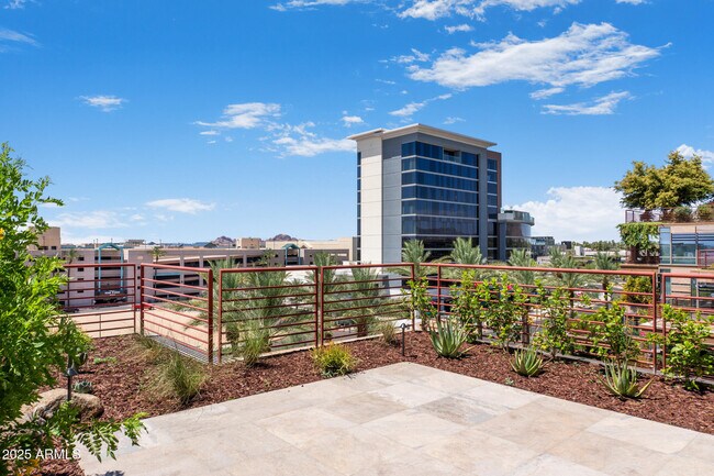 Building Photo - 7147 E Rancho Vista Dr