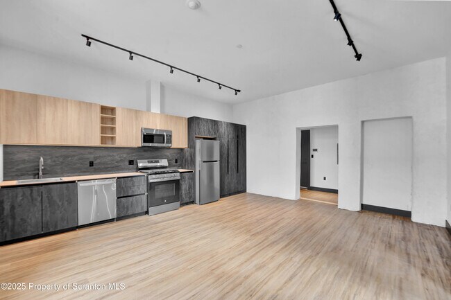 Building Photo - 117 Penn Ave