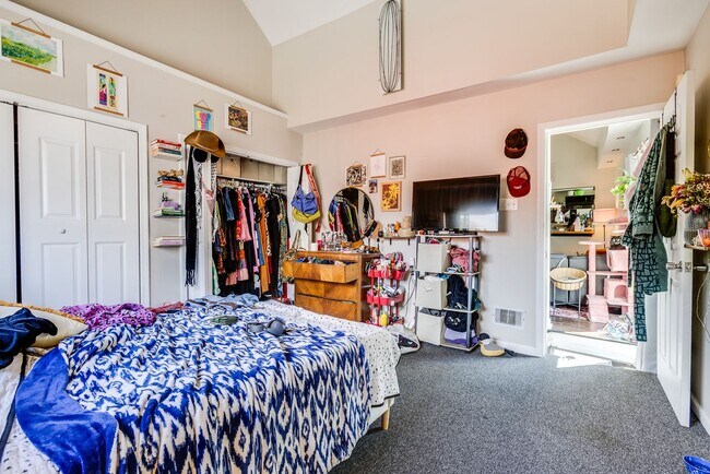 Building Photo - 2324 Berg St