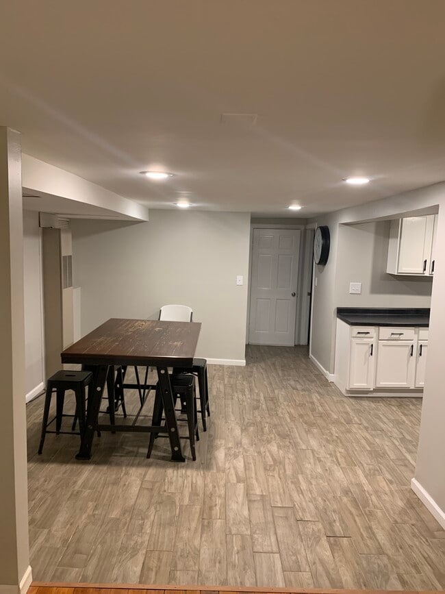 Building Photo - 2122 Kenilworth Ave