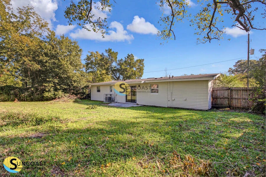 Building Photo - 2156 Bunting Dr