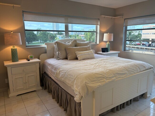 Building Photo - 450 Paradise Isle Blvd