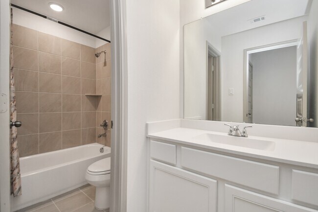 Building Photo - 8726 Marina Alto Ln