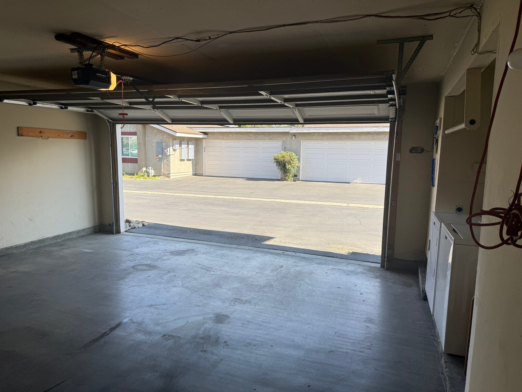 Building Photo - 1612 Carmel Cir E