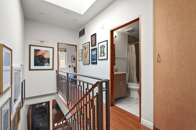 Building Photo - 5303 Satsuma Ave