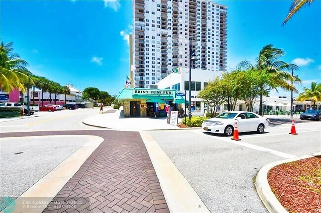 Building Photo - 525 N Ocean Blvd