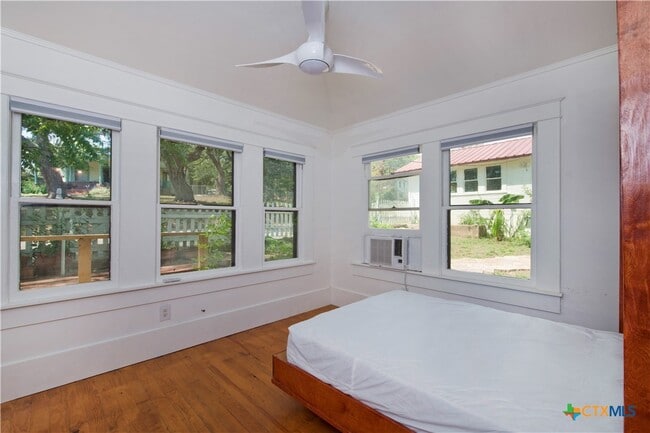 Building Photo - 620 Rogers St