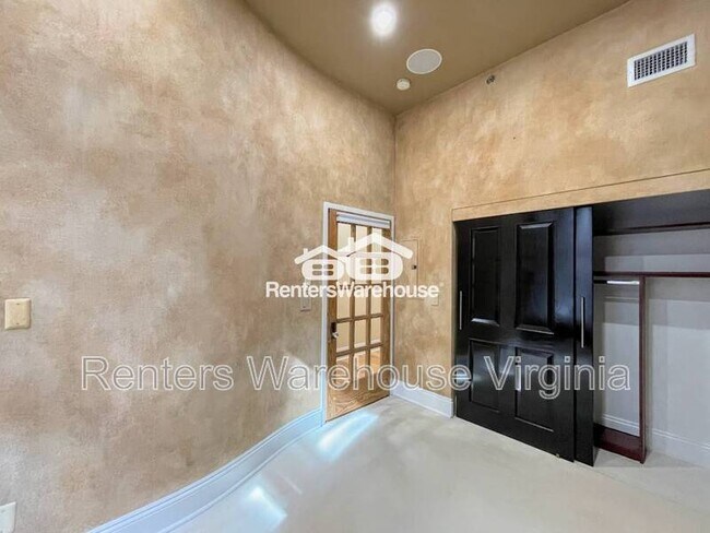 Building Photo - 219 Granby St