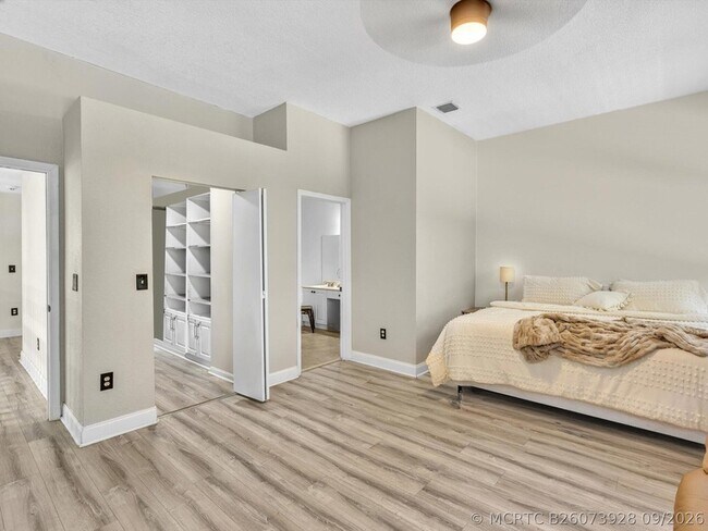 Building Photo - 7834 Oak Grove Cir