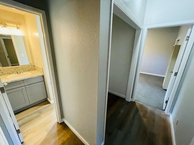 Building Photo - Pet friendly 2 bed 1 bath apartment for rent in South Lake Tahoe