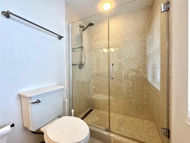 Building Photo - 195 14th St NE