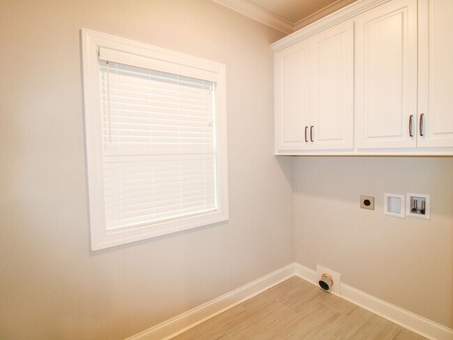 Building Photo - Beautiful two story home at Whispering Pines!