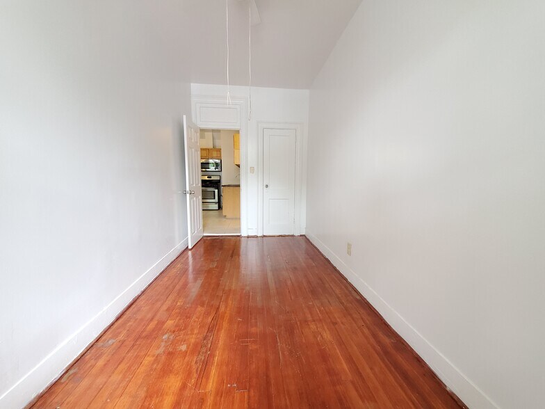 Building Photo - 68 Stegman St