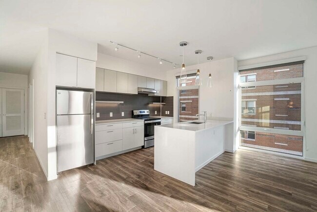 Building Photo - 857 Beacon St