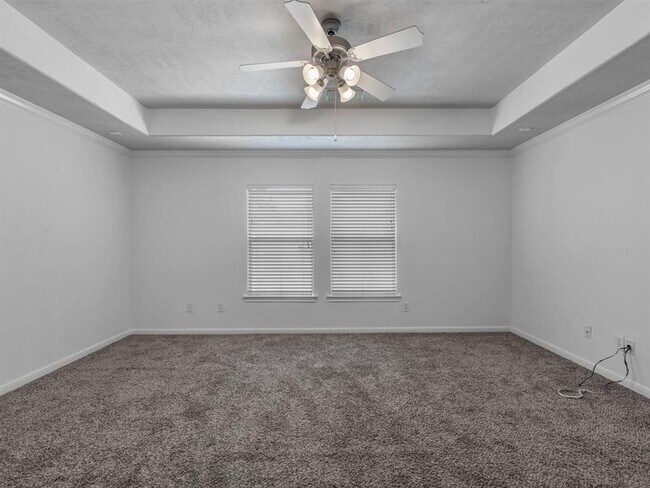 Building Photo - 25553 Oakhurst Forest Dr