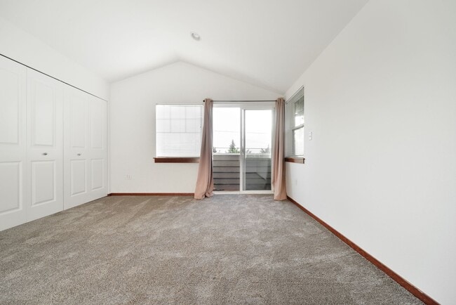 Building Photo - Nice 3 beds / 3.5 baths Townhouse in Green...