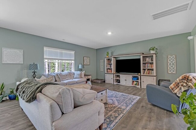 Building Photo - 58 Hawksmoore Ln