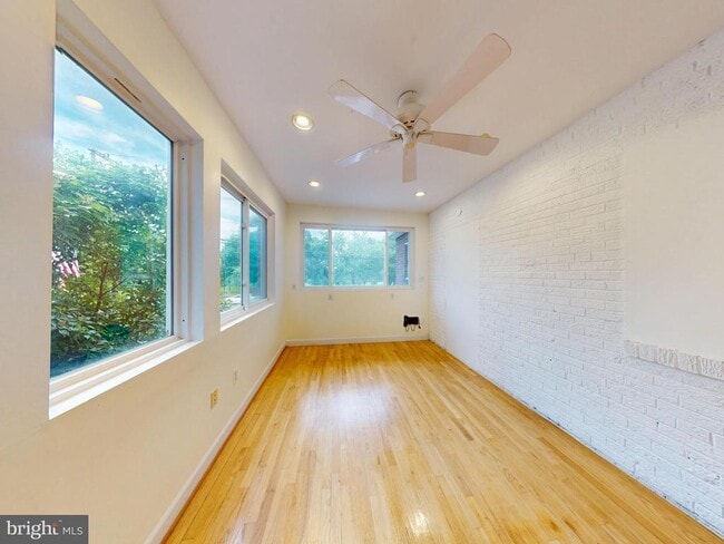 Building Photo - 3137 S Glebe Rd
