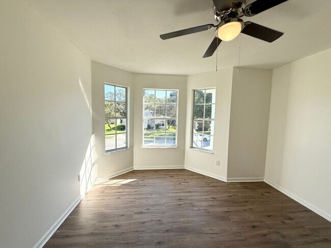 Building Photo - Beautifully Updated 4-Bedroom Home with Po...